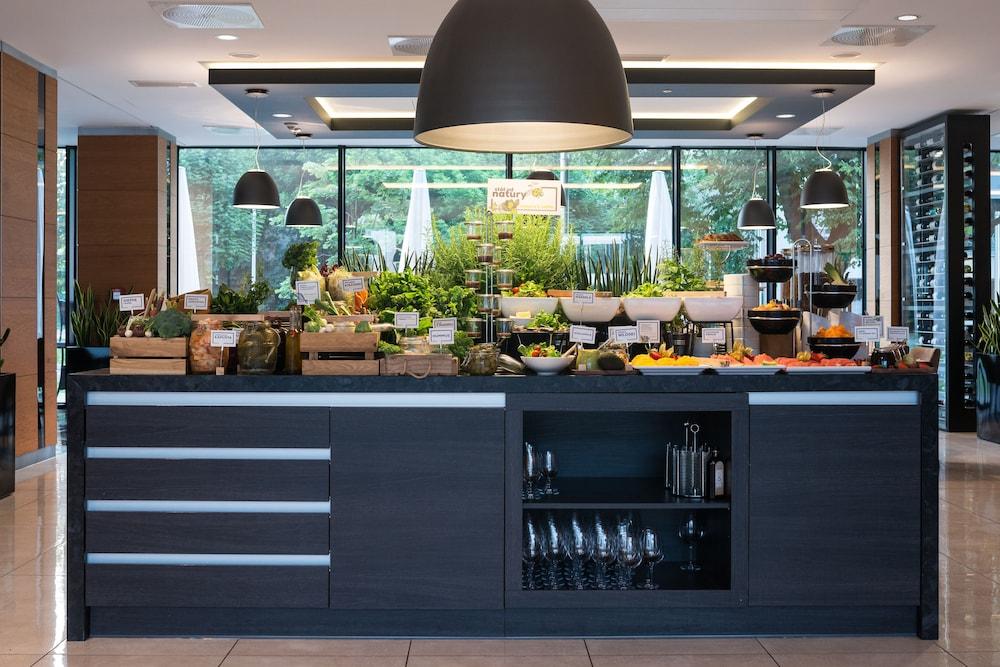 Q Hotel Plus Krakow Exterior photo